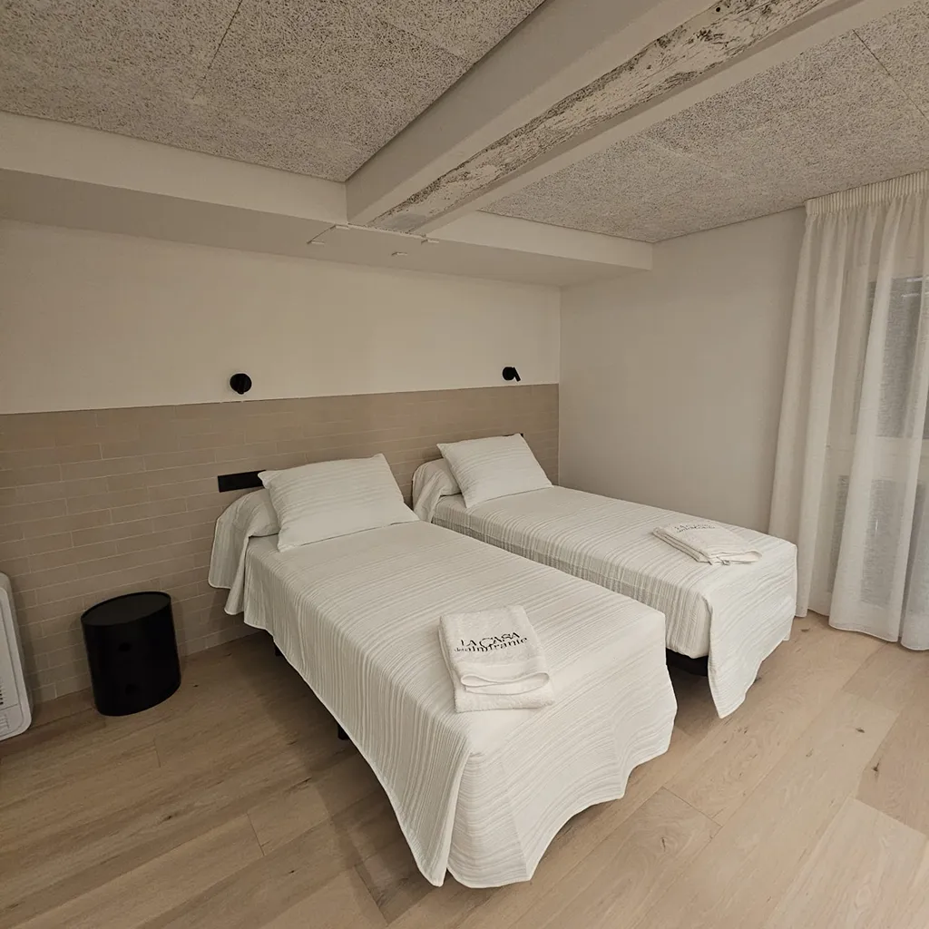 Interior del Estudio 13 de La Casa del Almirante en Baiona